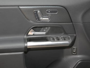 Mercedes-Benz GLA 250 4M Progressive Navi Panorama Memory AHK