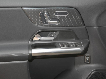 Mercedes-Benz GLA 250 4M Progressive Navi Panorama Memory AHK