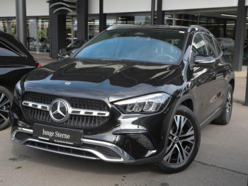 Mercedes-Benz GLA 250 4M Progressive Navi Panorama Memory AHK