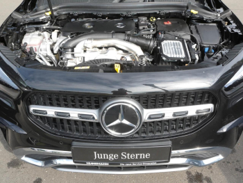 Mercedes-Benz GLA 250 4M Progressive Navi Panorama Memory AHK