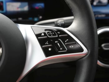 Mercedes-Benz GLA 250 4M Progressive Navi Panorama Memory AHK