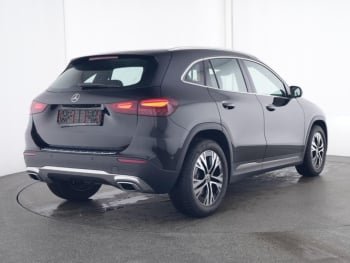 Mercedes-Benz GLA 250 4M Progressive Navi Panorama Memory AHK