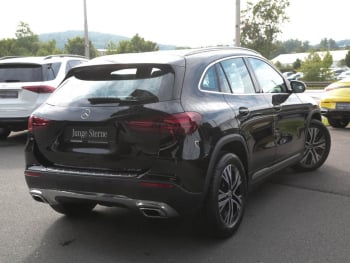 Mercedes-Benz GLA 250 4M Progressive Navi Panorama Memory AHK