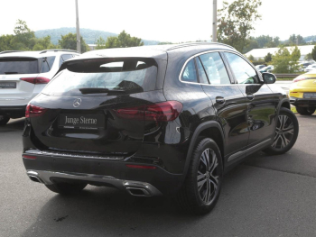 Mercedes-Benz GLA 250 4M Progressive Navi Panorama Memory AHK