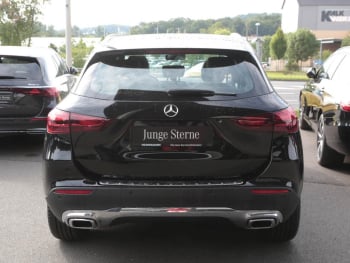 Mercedes-Benz GLA 250 4M Progressive Navi Panorama Memory AHK