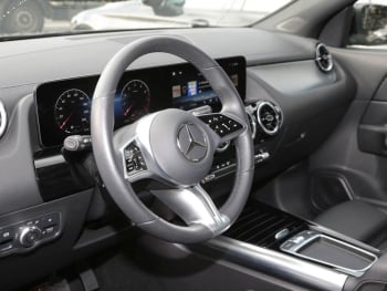 Mercedes-Benz GLA 250 4M Progressive Navi Panorama Memory AHK