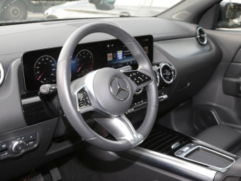Mercedes-Benz GLA 250 4M Progressive Navi Panorama Memory AHK
