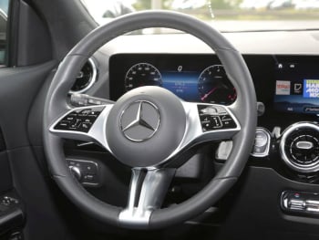 Mercedes-Benz GLA 250 4M Progressive Navi Panorama Memory AHK