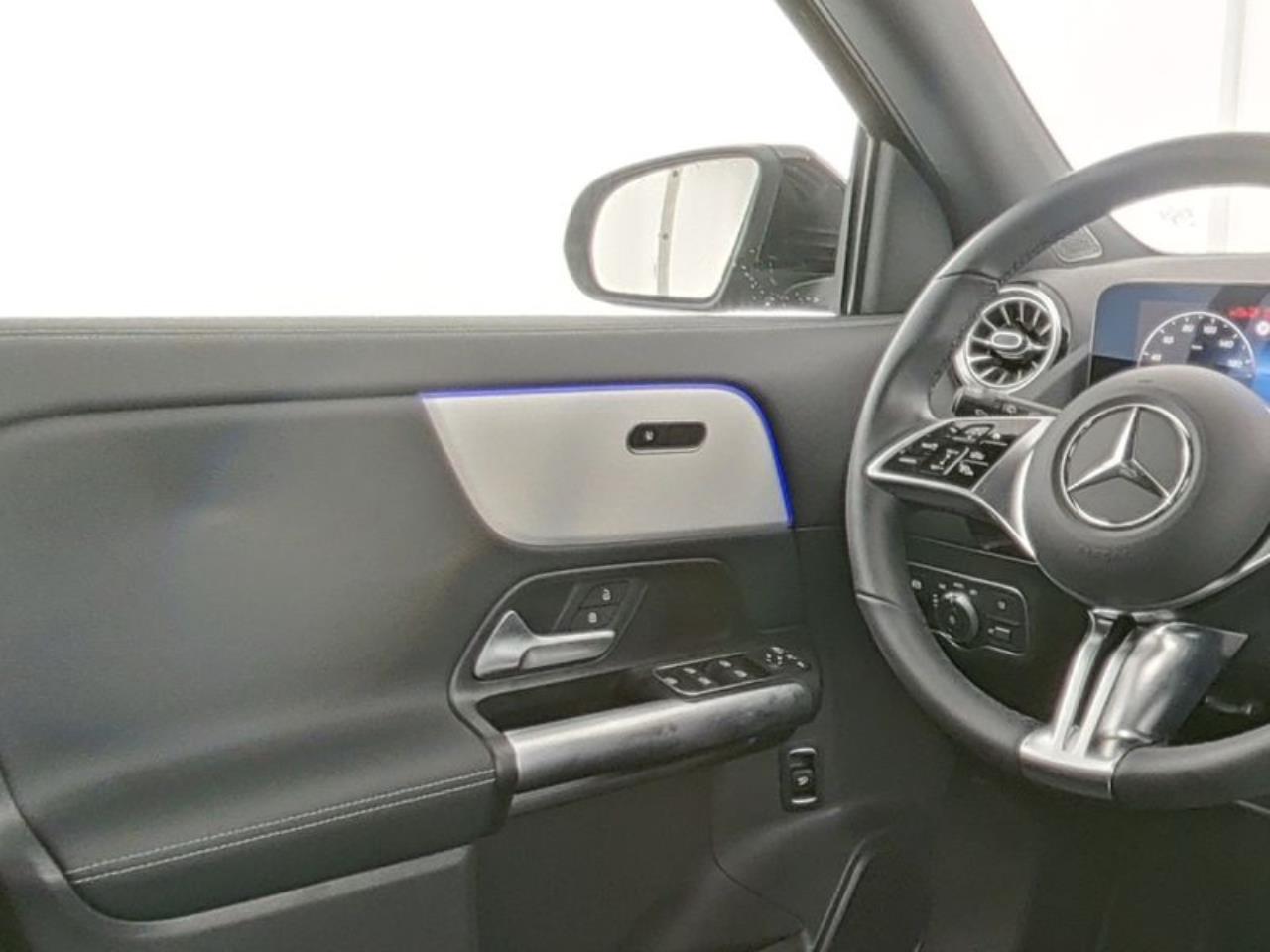 Mercedes-Benz GLA 250 4M Progressive Night Kamera EasyPack AHK