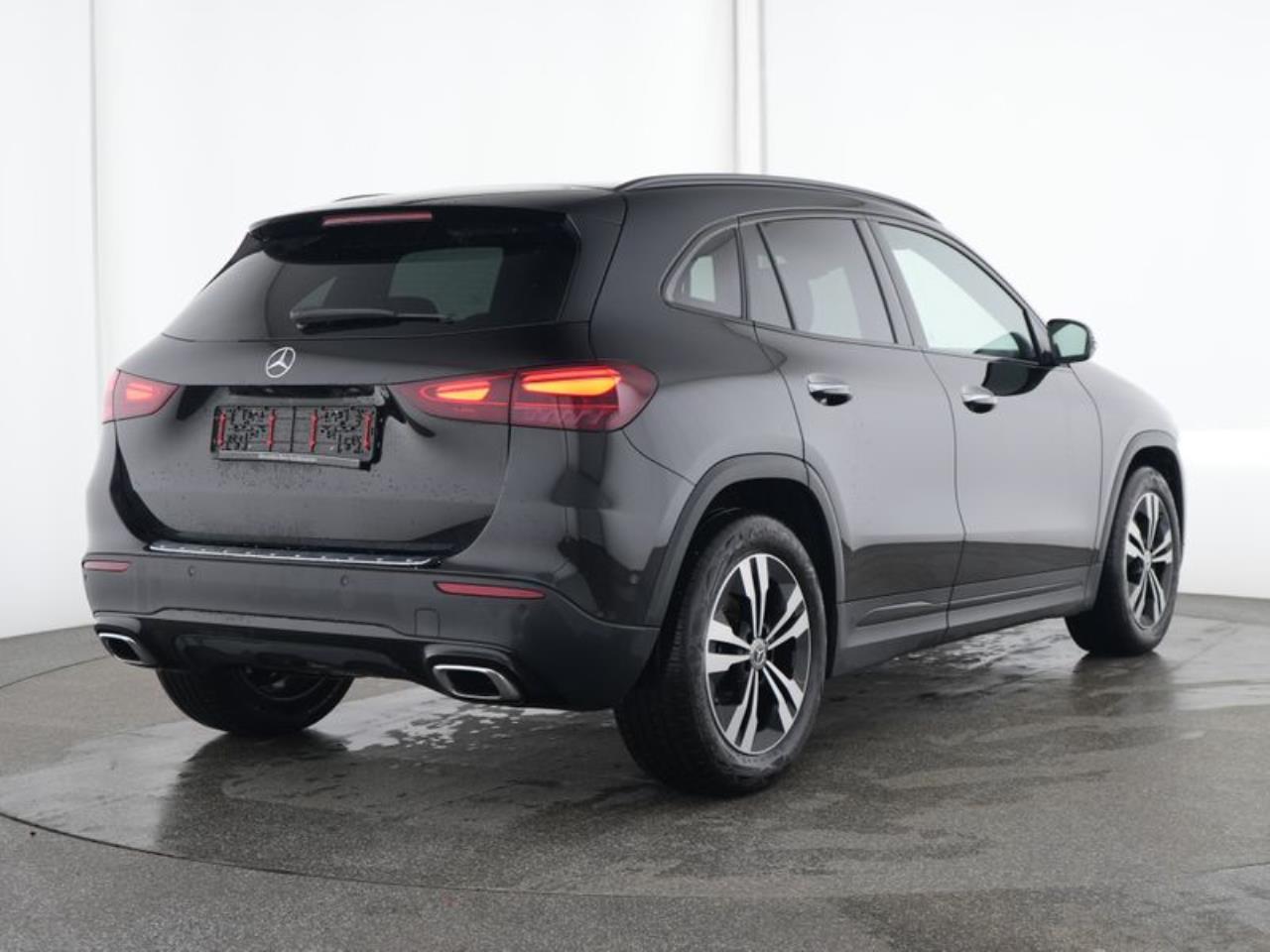 Mercedes-Benz GLA 250 4M Progressive Night Kamera EasyPack AHK