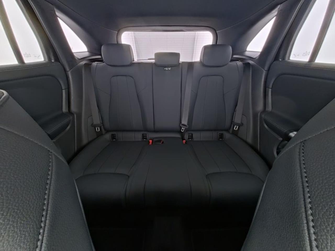 Mercedes-Benz GLA 250 4M Progressive Night Kamera EasyPack AHK