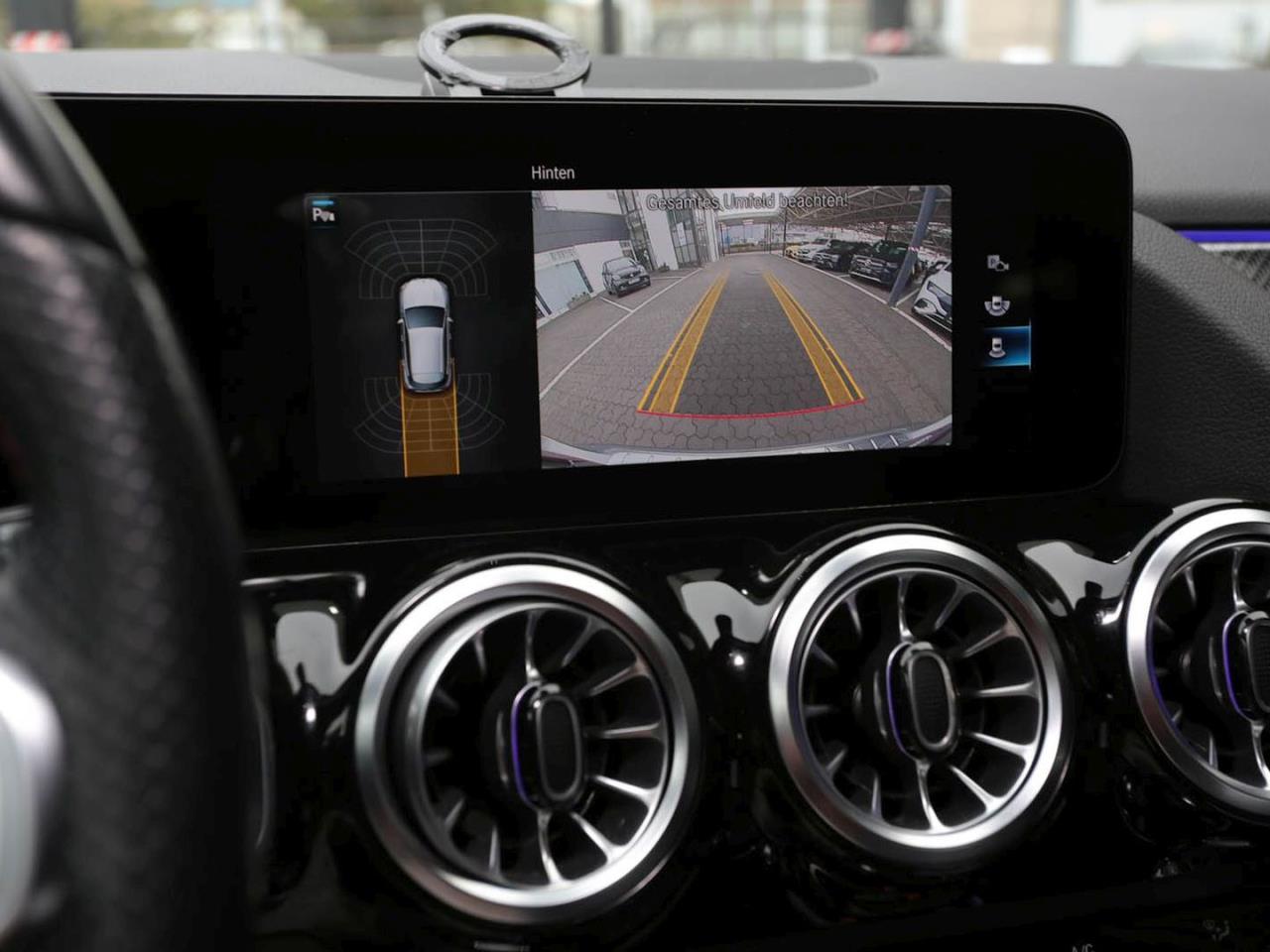 Mercedes-Benz GLA 250 4M AMG MBUX Navi Memory ParkPaket