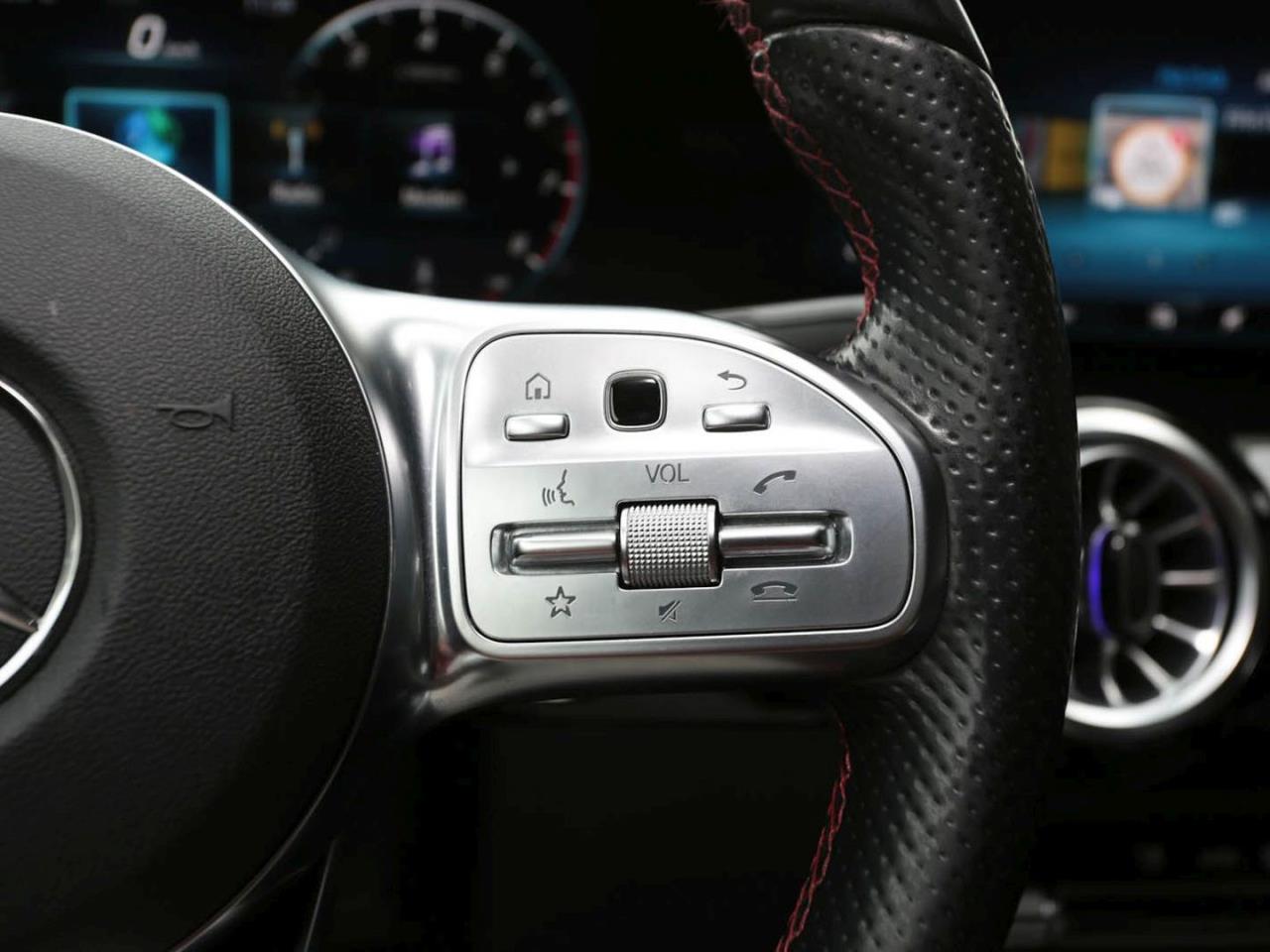 Mercedes-Benz GLA 250 4M AMG MBUX Navi Memory ParkPaket