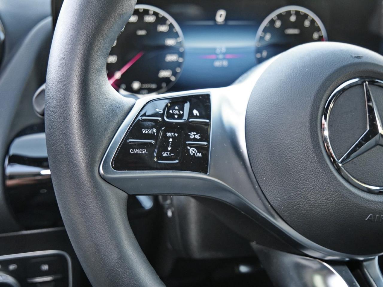 Mercedes-Benz GLA 250 4M Night Distronic Kamera AHK EasyPack