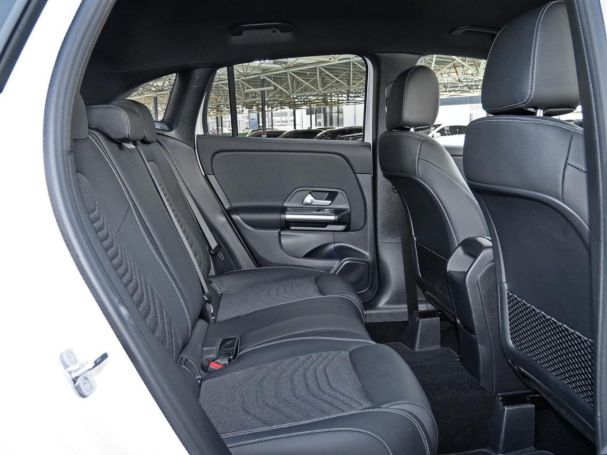 Mercedes-Benz GLA 250 4M Night Distronic Kamera AHK EasyPack