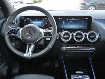 Mercedes-Benz GLA 250 4M Night Distronic Kamera AHK EasyPack