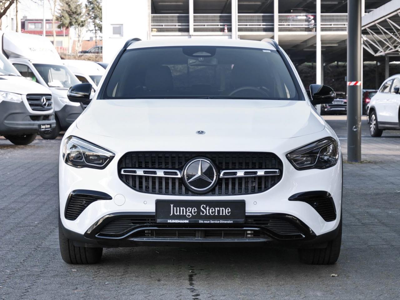Mercedes-Benz GLA 250 4M Night Distronic Kamera AHK EasyPack