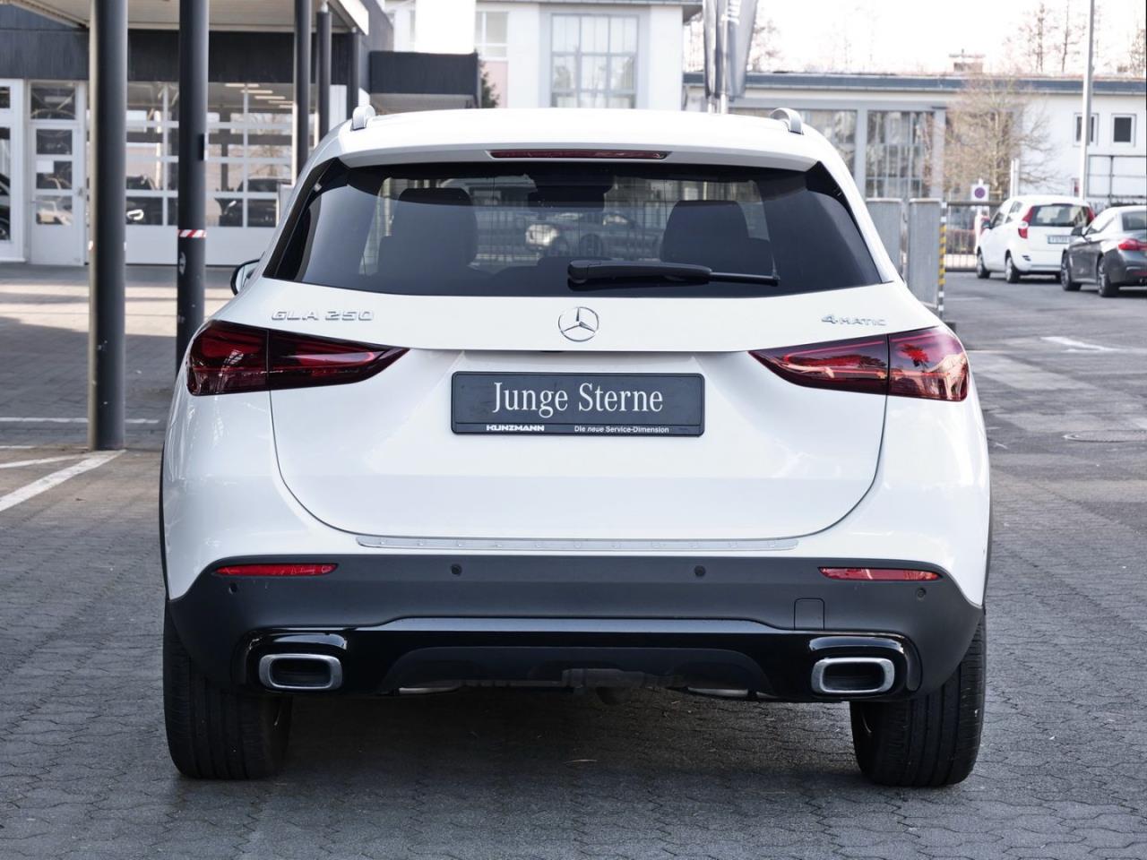 Mercedes-Benz GLA 250 4M Night Distronic Kamera AHK EasyPack