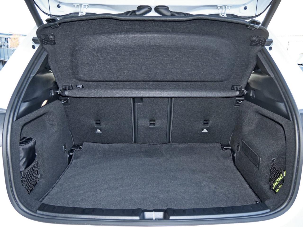 Mercedes-Benz GLA 250 4M Night Distronic Kamera AHK EasyPack