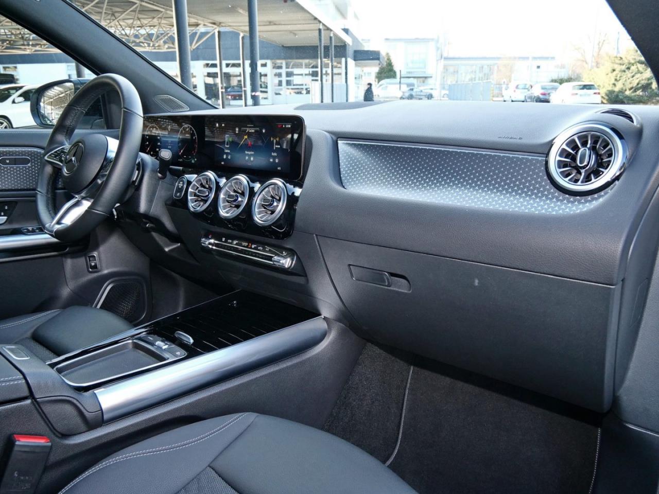 Mercedes-Benz GLA 250 4M Night Distronic Kamera AHK EasyPack