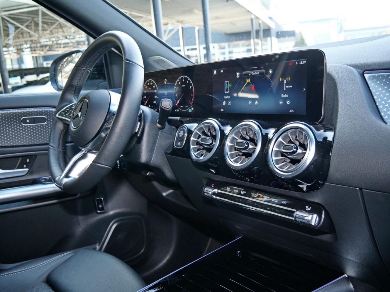 Mercedes-Benz GLA 250 4M Night Distronic Kamera AHK EasyPack