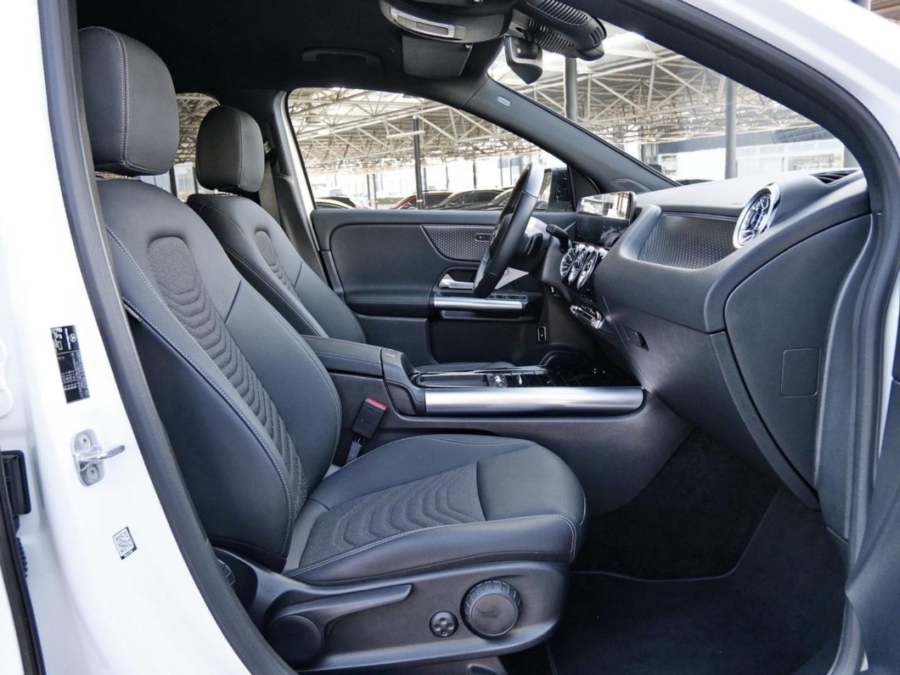 Mercedes-Benz GLA 250 4M Night Distronic Kamera AHK EasyPack