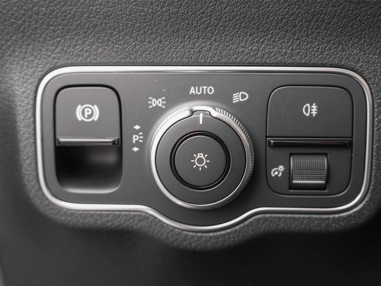 Mercedes-Benz GLA 250 4M AMG Night MBUX Navi Panorama Kamera