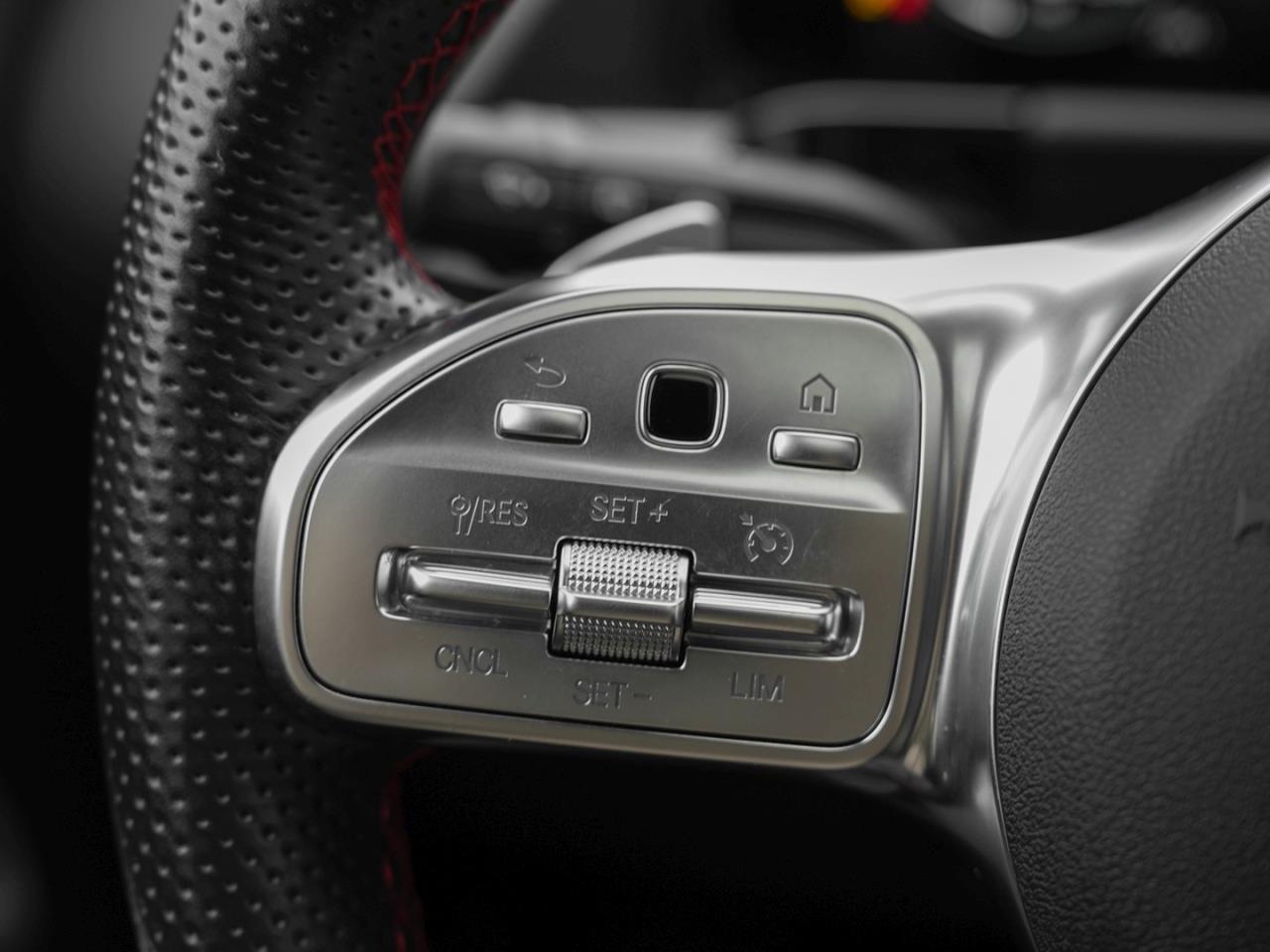 Mercedes-Benz GLA 250 4M AMG Night MBUX Navi Panorama Kamera