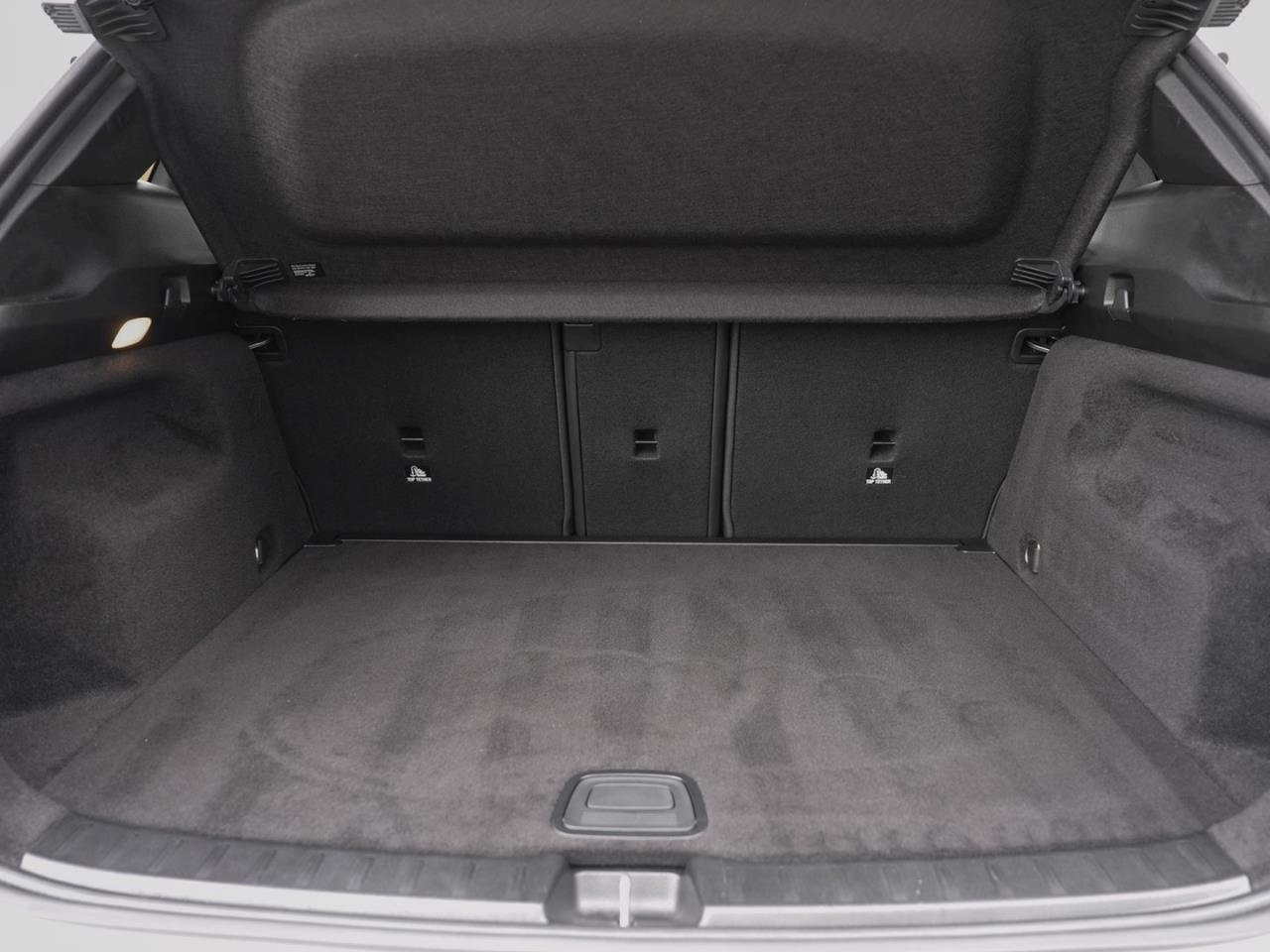 Mercedes-Benz GLA 250 4M AMG Night MBUX Navi Panorama Kamera