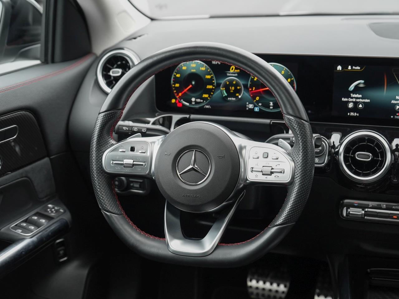 Mercedes-Benz GLA 250 4M AMG Night MBUX Navi Panorama Kamera