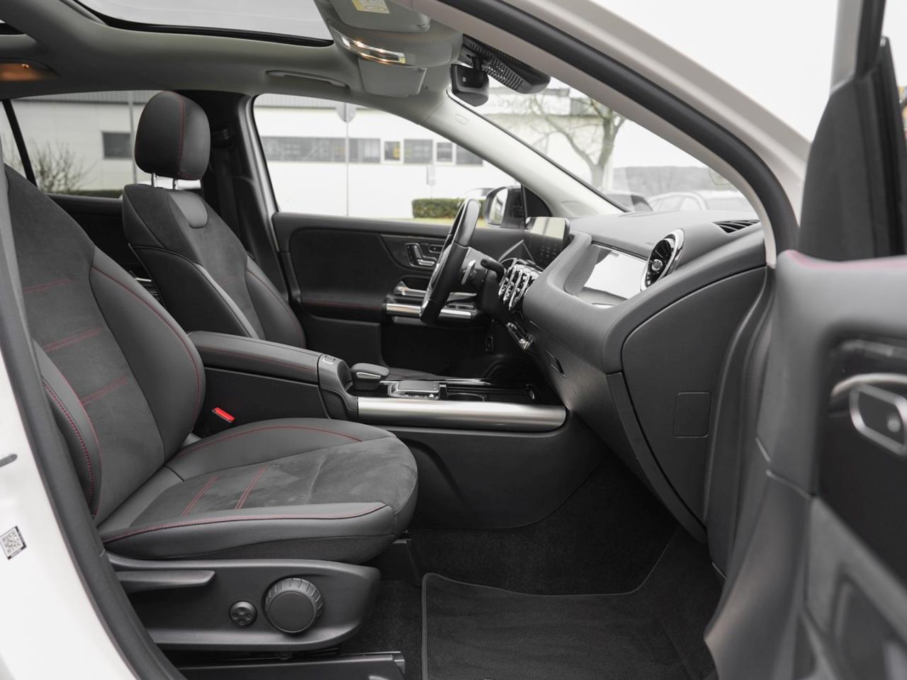 Mercedes-Benz GLA 250 4M AMG Night MBUX Navi Panorama Kamera