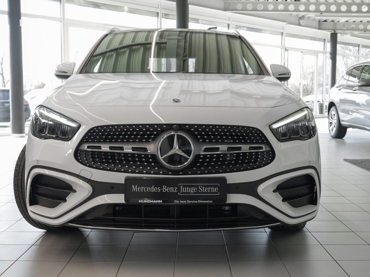 Mercedes-Benz GLA 250 4M AMG Standheizung Panorama Kamera