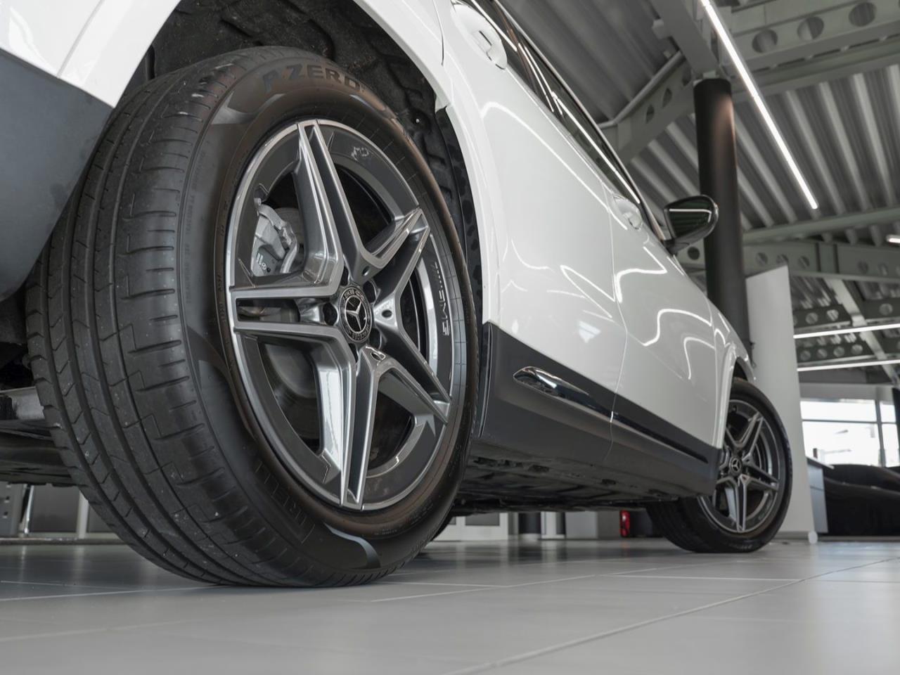 Mercedes-Benz GLA 250 4M AMG Standheizung Panorama Kamera