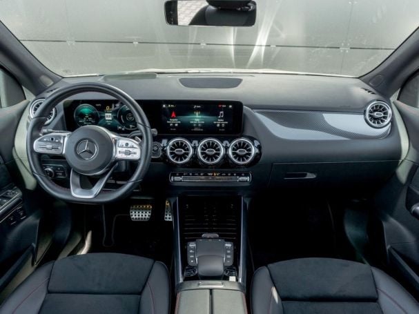 Mercedes-Benz GLA 250 e AMG Night Distronic Kamera HeadUp Mercedes-Benz GLA 250 e AMG Night Distronic Kamera HeadUp