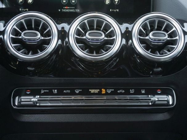 Mercedes-Benz GLA 250 e AMG Night Distronic Kamera HeadUp Mercedes-Benz GLA 250 e AMG Night Distronic Kamera HeadUp