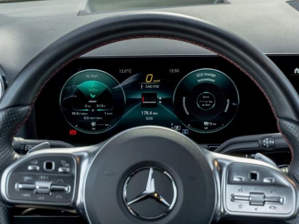 Mercedes-Benz GLA 250 e AMG Night Distronic Kamera HeadUp Mercedes-Benz GLA 250 e AMG Night Distronic Kamera HeadUp