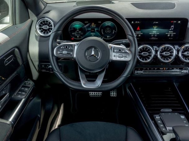 Mercedes-Benz GLA 250 e AMG Night Distronic Kamera HeadUp Mercedes-Benz GLA 250 e AMG Night Distronic Kamera HeadUp