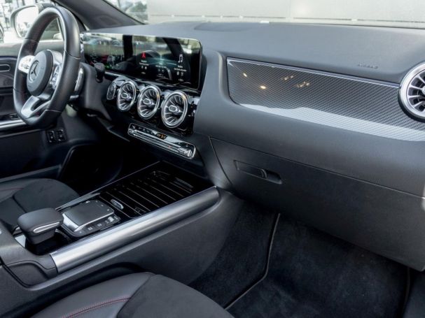 Mercedes-Benz GLA 250 e AMG Night Distronic Kamera HeadUp Mercedes-Benz GLA 250 e AMG Night Distronic Kamera HeadUp