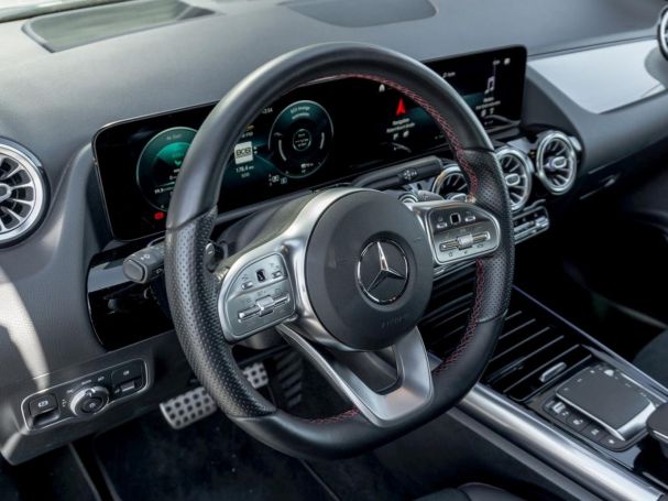 Mercedes-Benz GLA 250 e AMG Night Distronic Kamera HeadUp Mercedes-Benz GLA 250 e AMG Night Distronic Kamera HeadUp