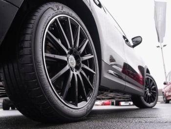 Mercedes-Benz GLA 250 e AMG Night MBUX Navi ParkPaket Totwinkel