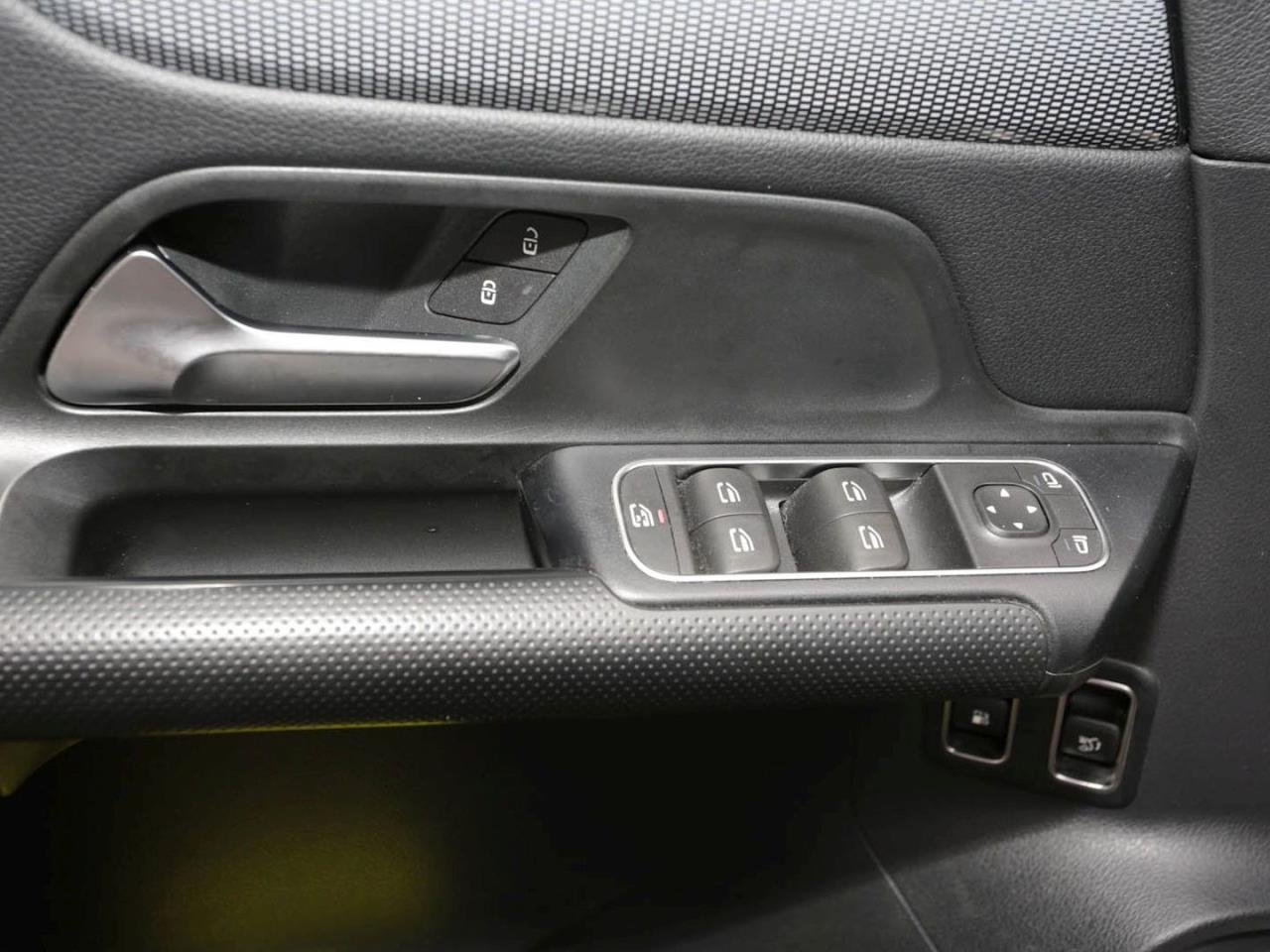 Mercedes-Benz GLA 250 e Style MBUX Navi Multikontur EasyPack