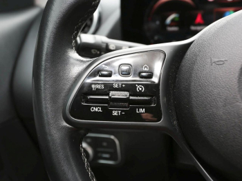 Mercedes-Benz GLA 250 e Style MBUX Navi Multikontur EasyPack