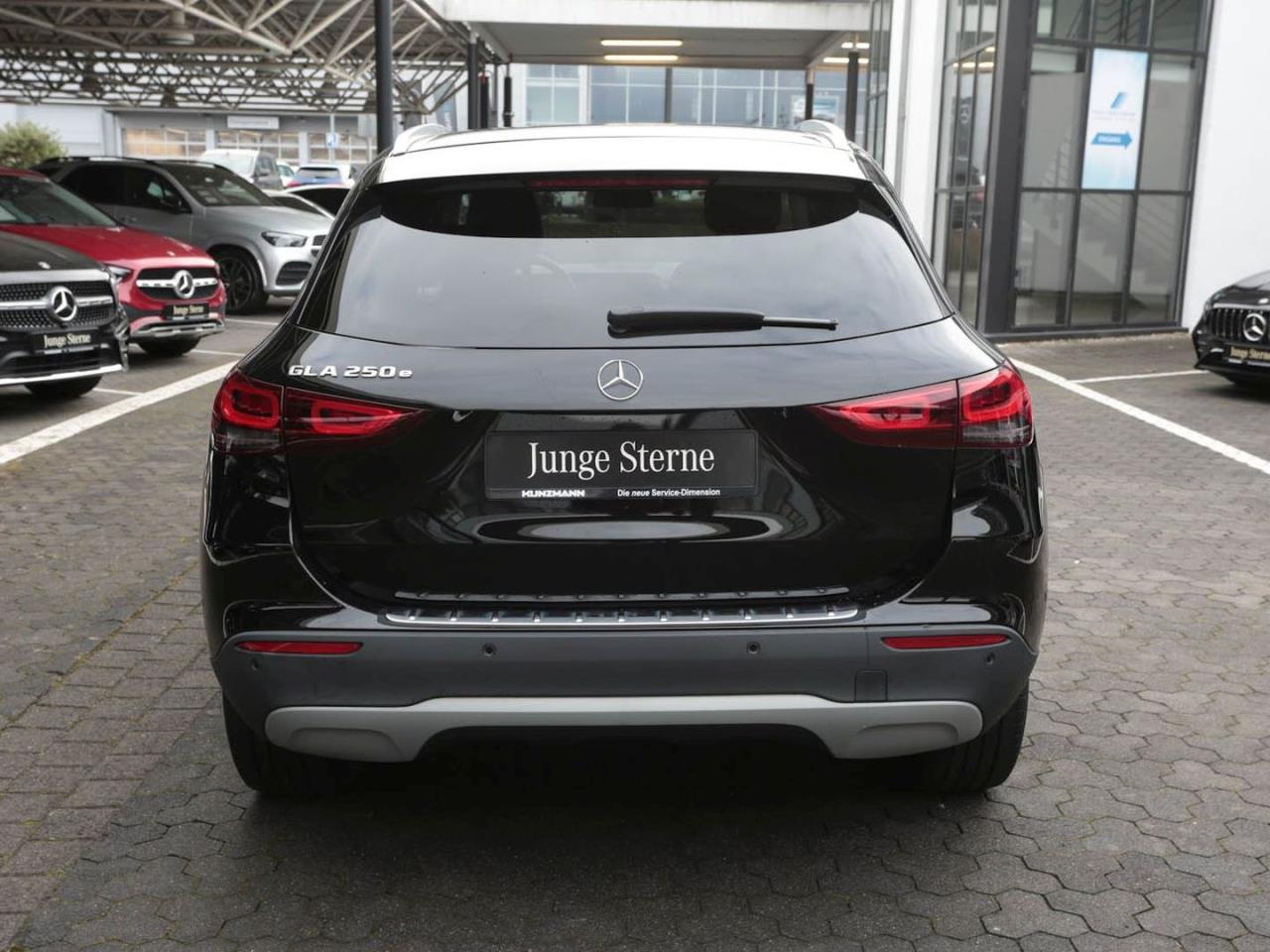 Mercedes-Benz GLA 250 e Style MBUX Navi Multikontur EasyPack