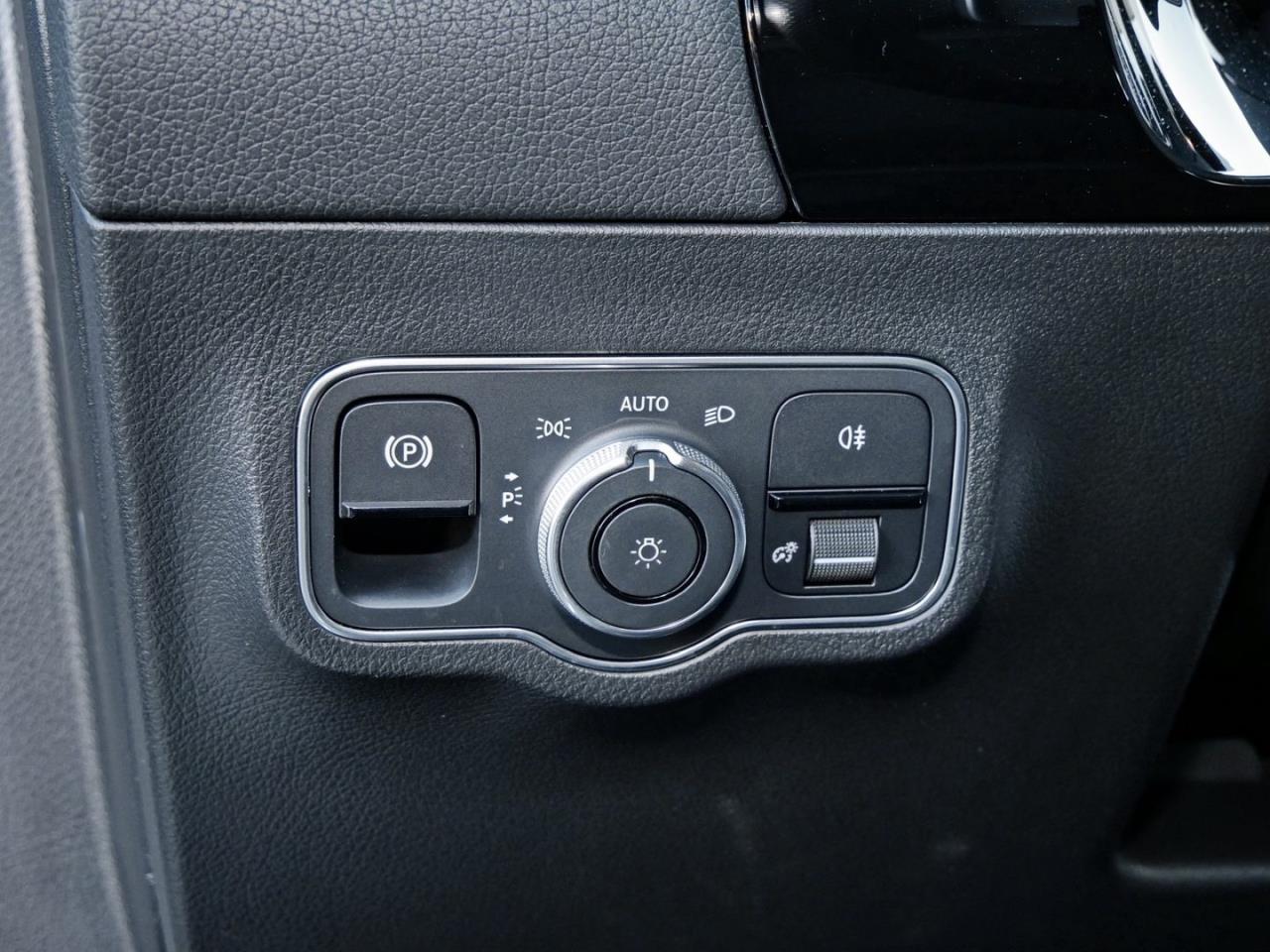 Mercedes-Benz GLA 250 e AMG Navi LED Kamera KeylessGo Klima