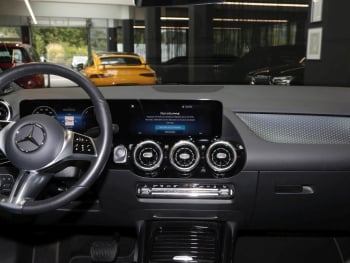 Mercedes-Benz GLA 250 e Progressive Burmester Panorama AHK