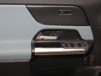 Mercedes-Benz GLA 250 e Progressive Burmester Panorama AHK