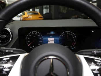 Mercedes-Benz GLA 250 e Progressive Burmester Panorama AHK