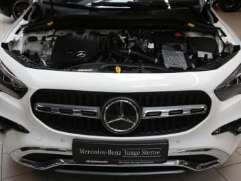 Mercedes-Benz GLA 250 e Progressive Burmester Panorama AHK