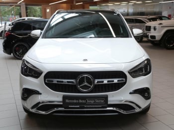 Mercedes-Benz GLA 250 e Progressive Burmester Panorama AHK