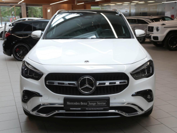 Mercedes-Benz GLA 250 e Progressive Burmester Panorama AHK